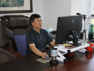 法國(guó)嘉賓慕名來(lái)訪，康斯特以誠(chéng)相待